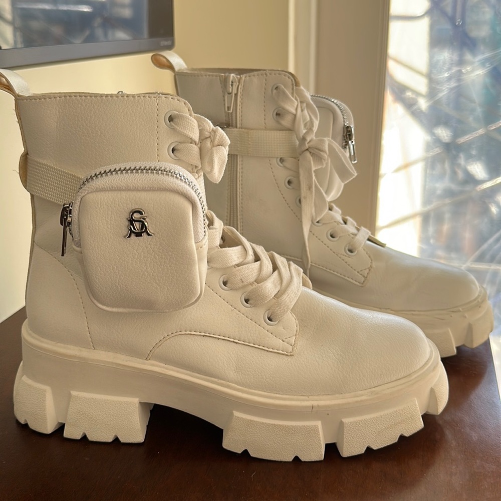 Steve Madden White Boots Worn Once Size 8